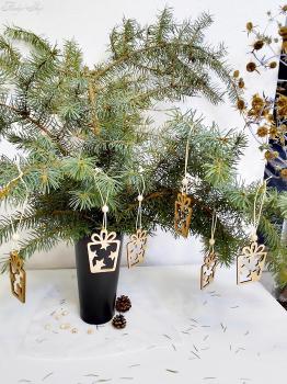 6 Holzanhänger Geschenk mit Sternen